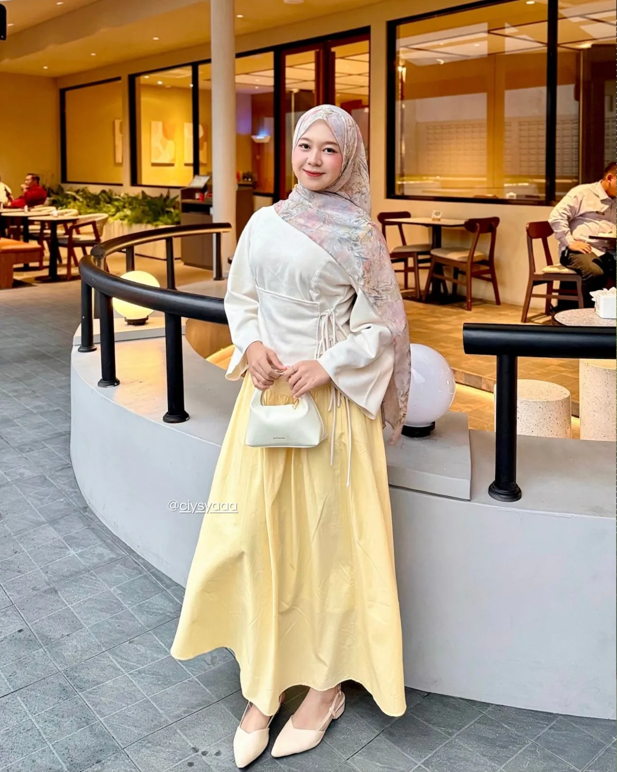 Inspirasi outfit ngedate pakai rok